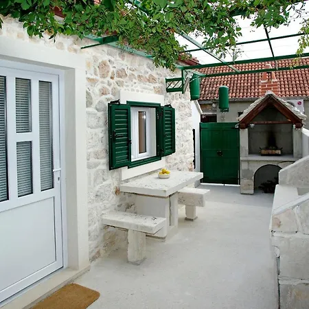 House Dinko Holiday home Bol