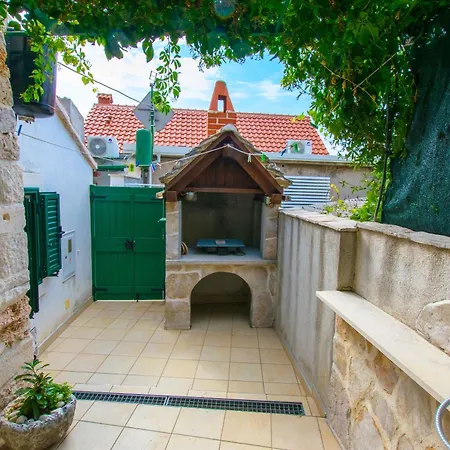 House Dinko Holiday home Bol